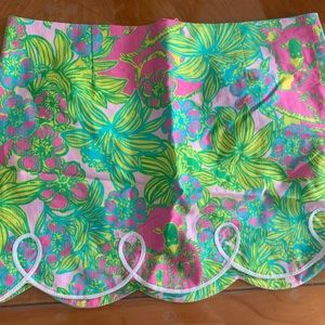 Lilly Pulitzer skirt with scallop bottom detail size 4